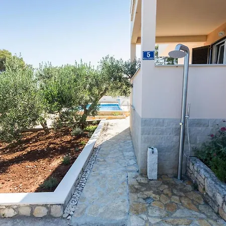 Lovely In With Jacuzzi Tatil Evi Sutivan