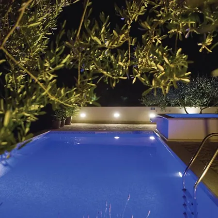 Lovely In With Jacuzzi