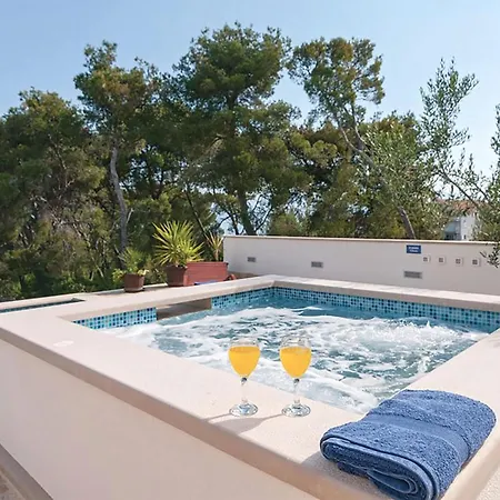 Tatil Evi Lovely In With Jacuzzi *