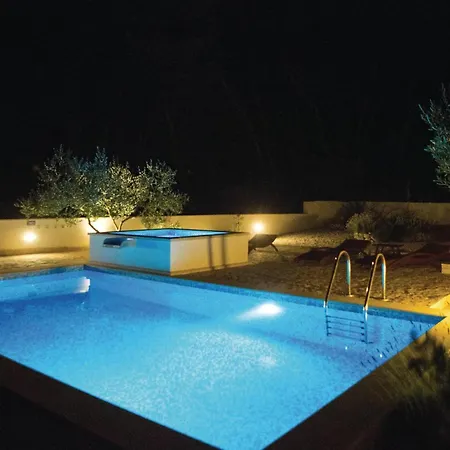 Lovely In With Jacuzzi Tatil Evi